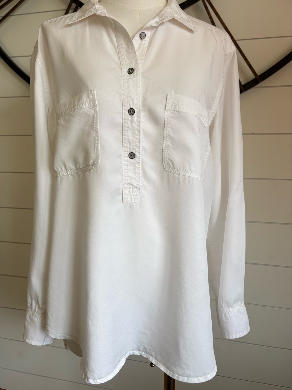 Lou & Grey White Button Pullover Shirt w Roll-Tab Sleeve, Pockets, Hi-Lo Hem
